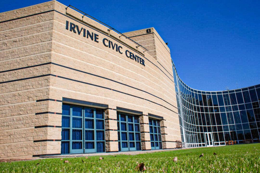 Irvine Officials to Consider District Elections, Adding 2 Councilors