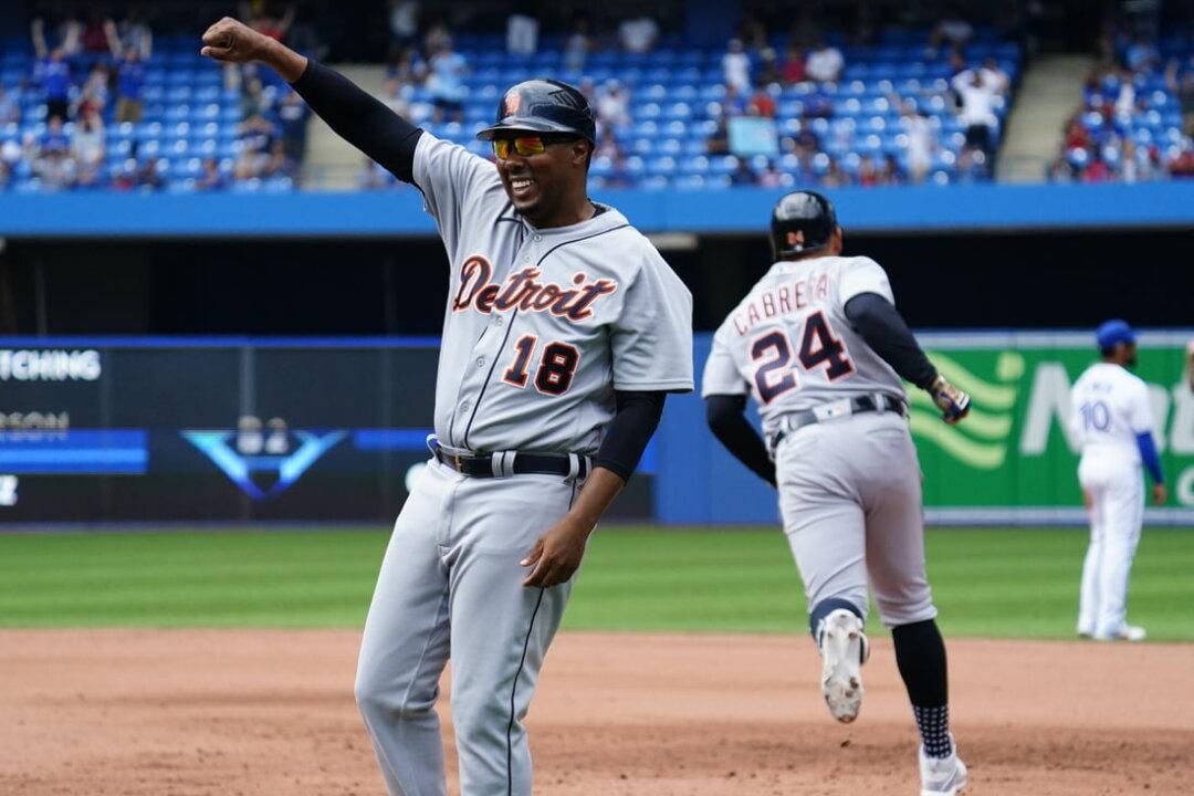 Tigers First Base Coach Kimera Bartee Dies at 49