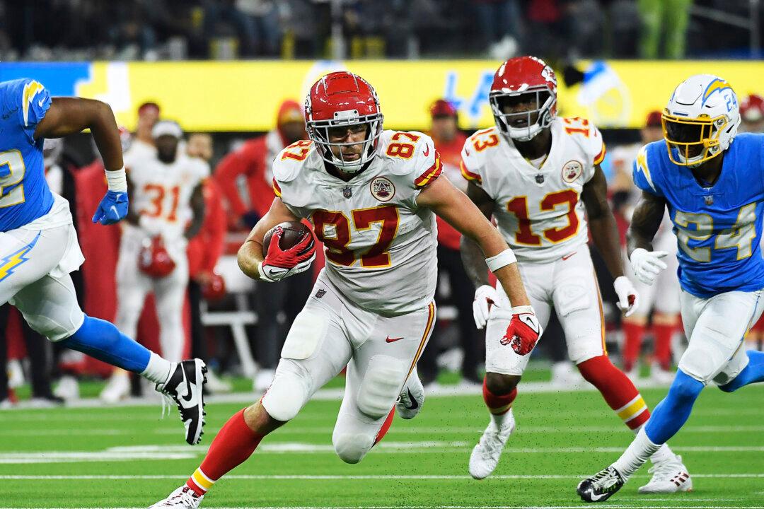 Kelce’s Record Performance Lifts Chiefs in OT Over Chargers