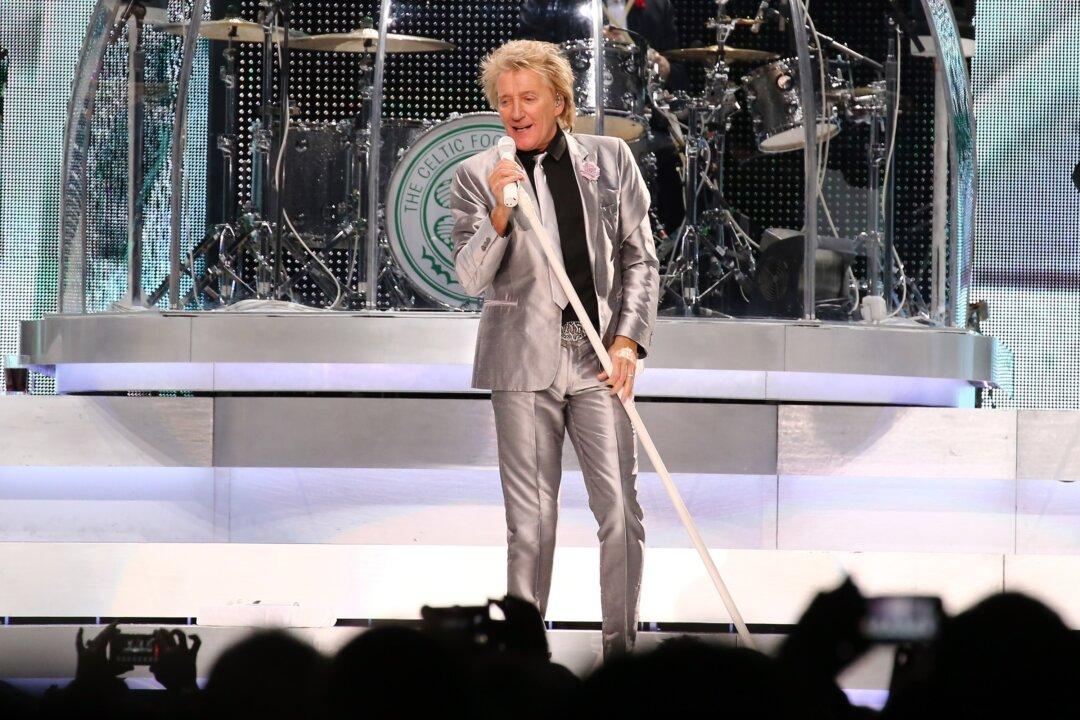 Rocker Rod Stewart, Son Resolve Florida Hotel Assault Case
