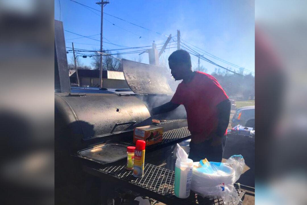 Tennessee Man Drives to Kentucky Towing His Smoker to Grill Hot Meals for Tornado Survivors