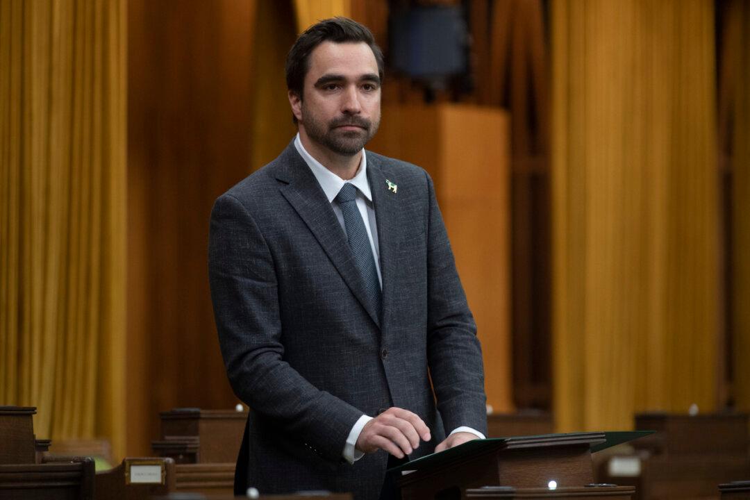 COVID-19 Vaccination Mandates ‘Stripping Canadians of Their Dignity’: Tory MP