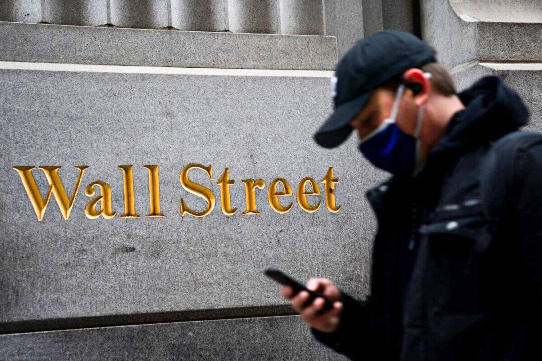 Stocks Wobble as Wall Street Focuses on Central Banks