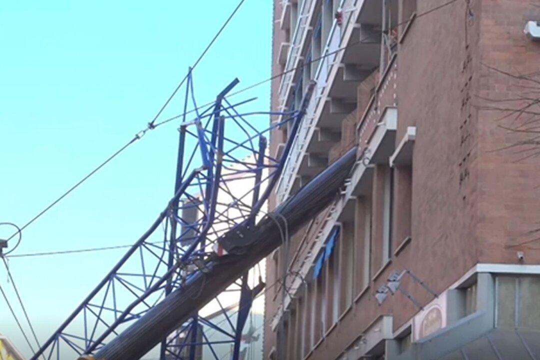 Reports: Crane Collapse in Northern Italy’s Turin Kills 3