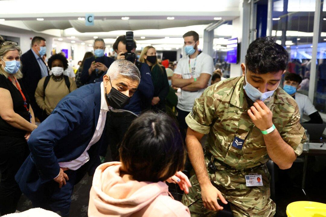 UK Reports Rise in Omicron Cases