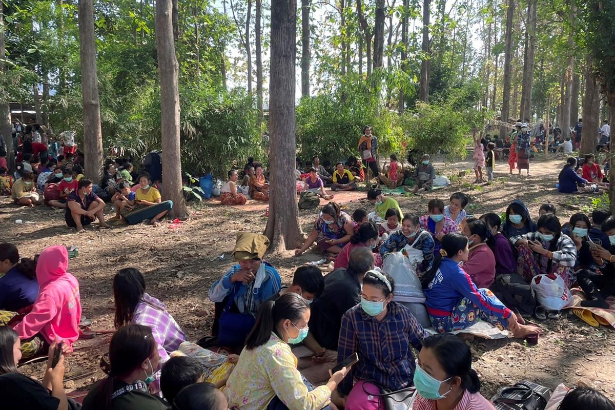Over 2,500 Burmese Flee to Thailand Amid Fight Between Rebels, Junta Forces