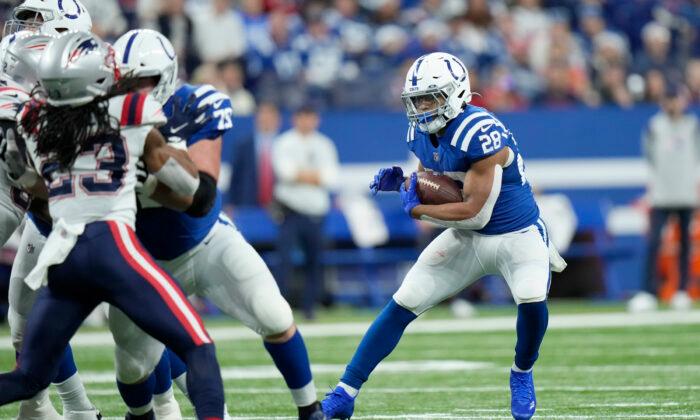 Colts Dominate Patriots to Keep Play-Off Hopes Alive 27–17