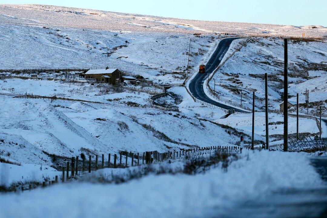 People Wake up to a White Christmas in Parts of UK