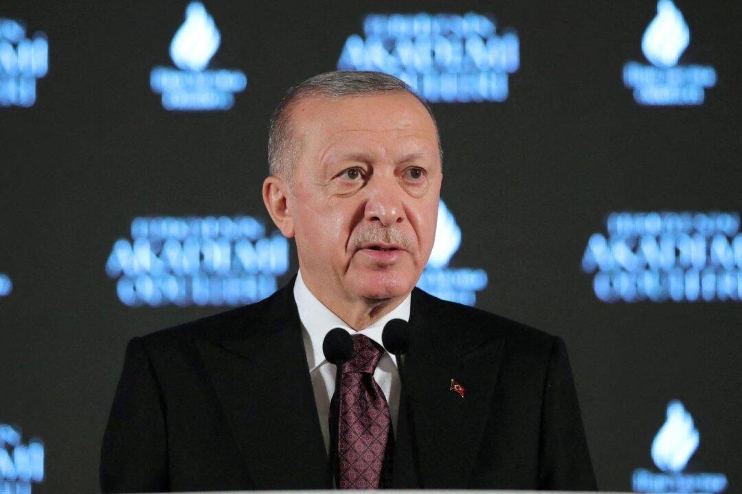 Turkish Lira Declines Against Dollar Again Amid Concerns Over Erdogan’s Monetary Policy