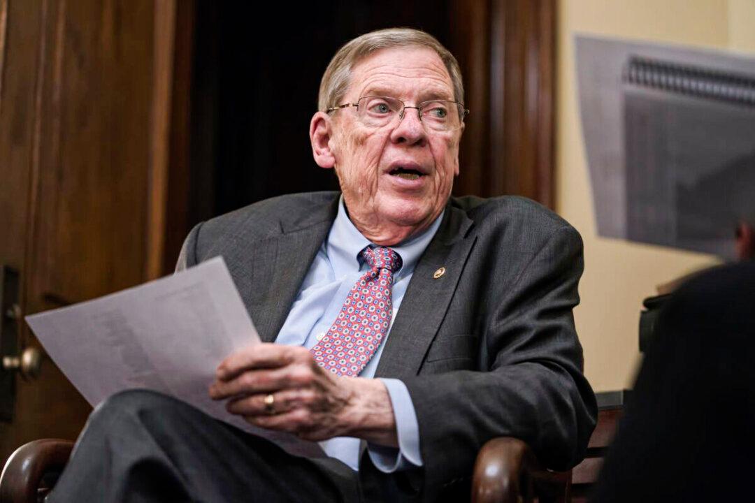 Former Longtime Georgia Sen. Johnny Isakson Dies Aged 76