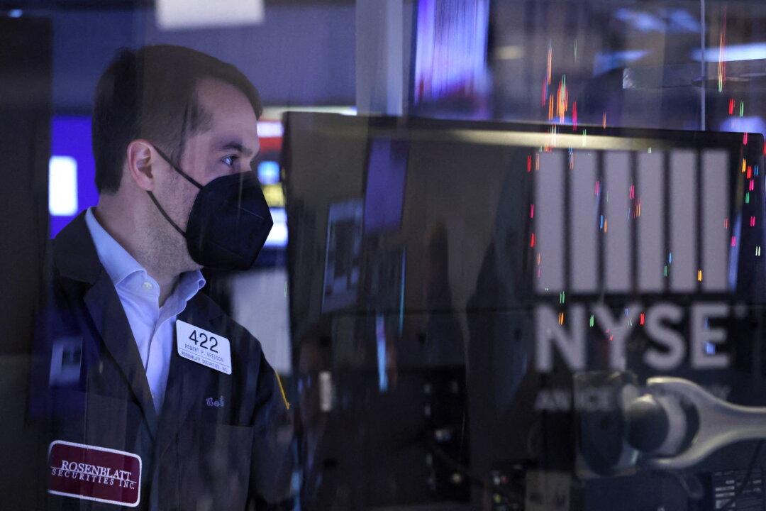 Stocks, Oil Falter on Omicron, Biden Spending Plan Setbacks