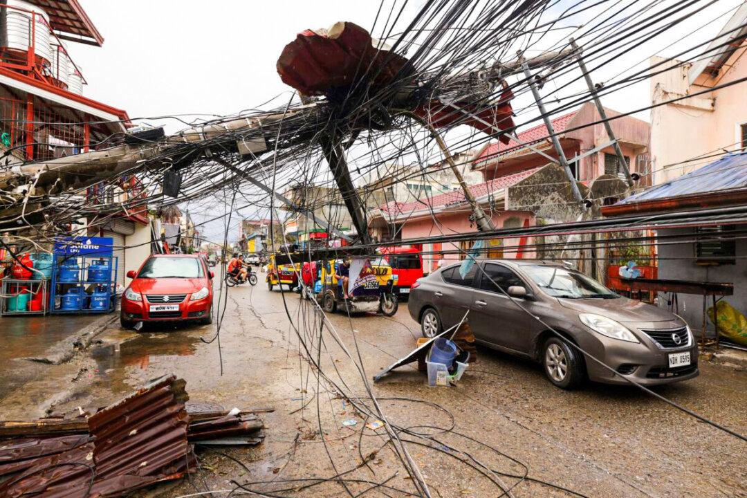 375 Dead, 56 Missing After Typhoon Slams Philippines