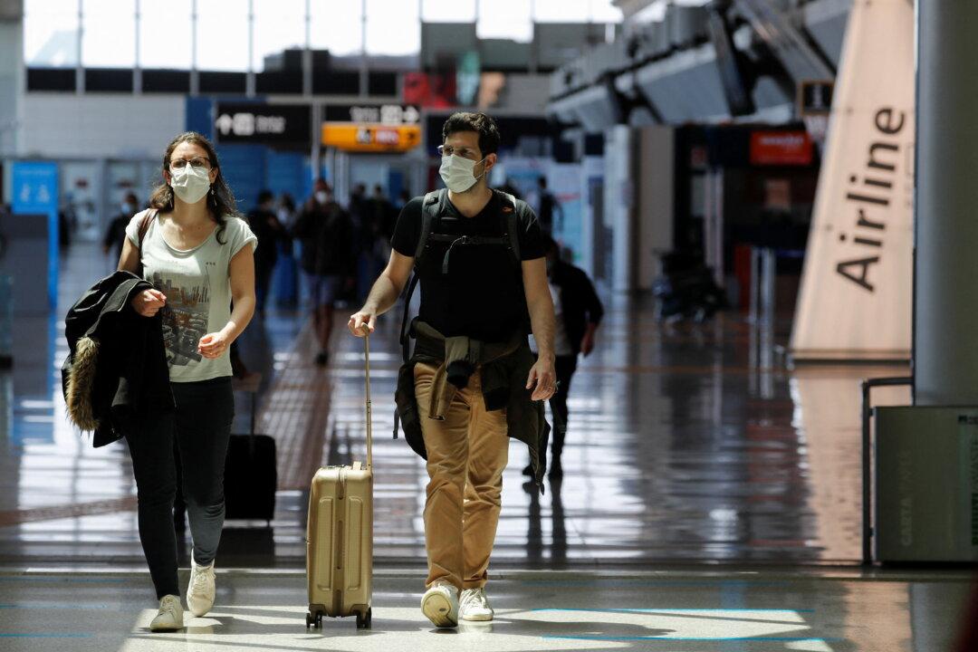 Singapore Halts Vaccinated Travel Lane Policy Amid Rising Omicron Cases Globally