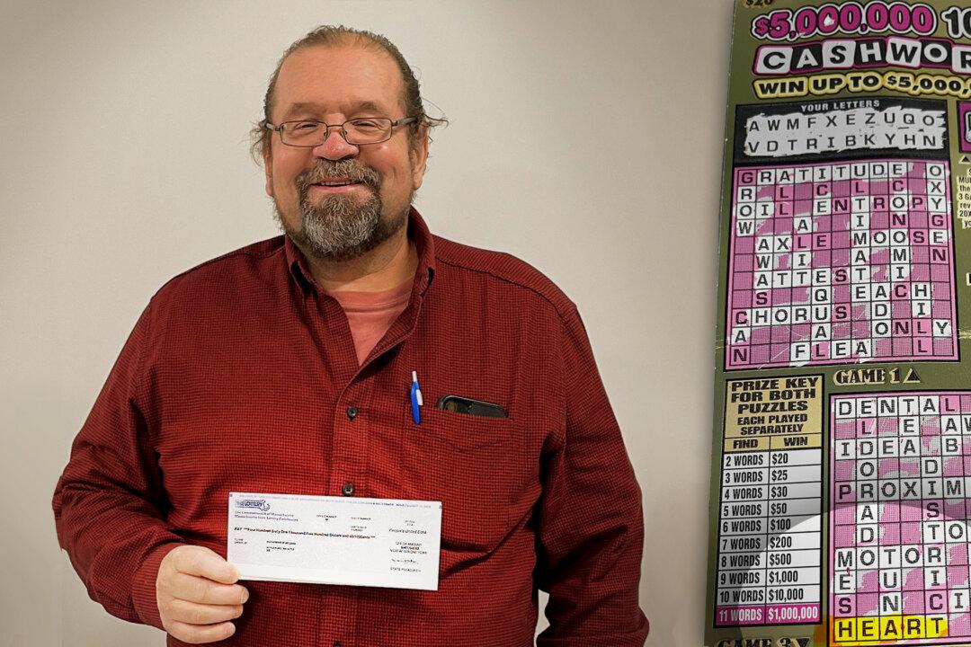 Man Who Just Had Double Bypass Surgery Wins $1 Million Lottery by Scratching Word ‘Heart’ on Ticket