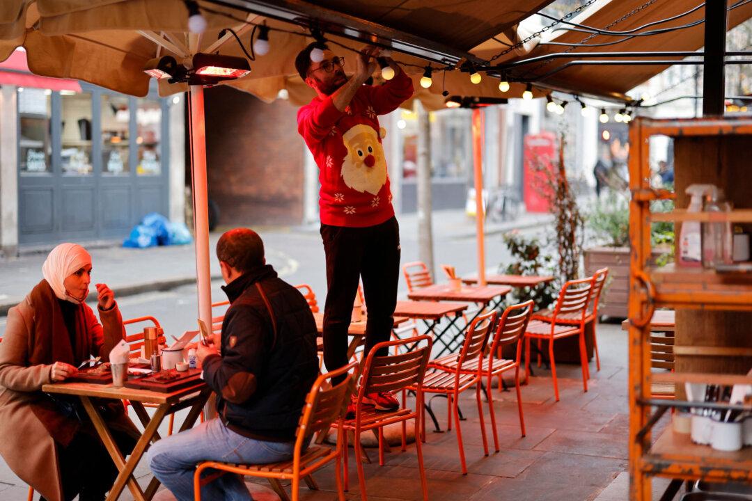 UK Government Announces £1 Billion New Grant as Hospitality Businesses Suffer From Cancellations