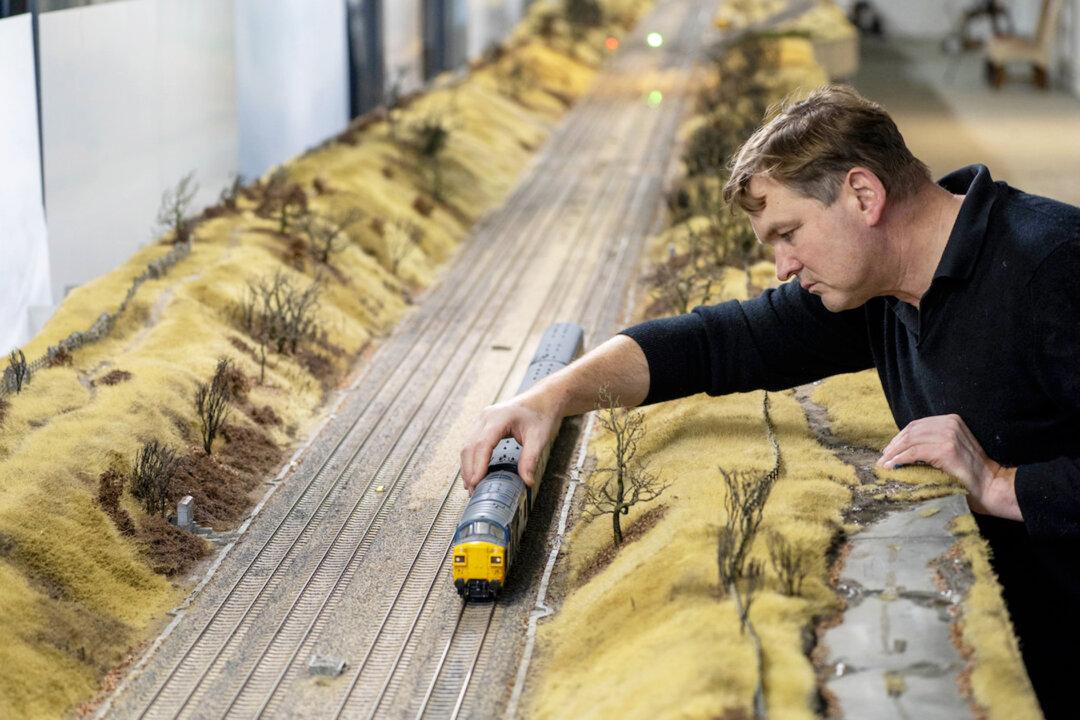 Train-Obsessed Man Spent 8 Years and $330,000 to Build UK’s Biggest Model Railway Set