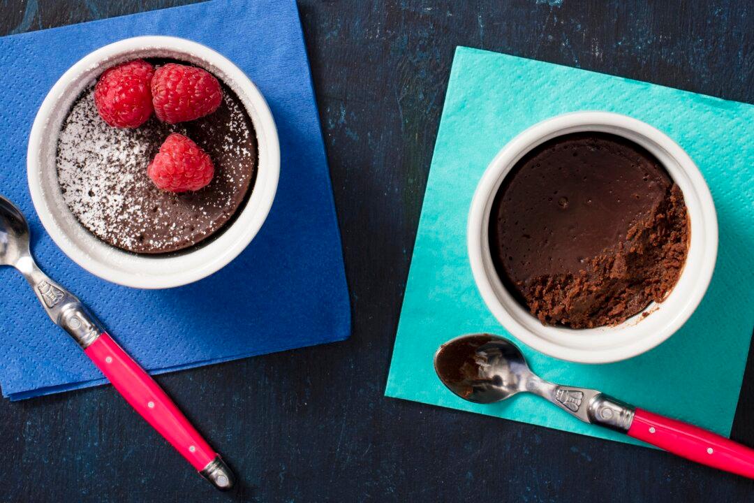 No Need to Share! With This Recipe, Everyone Gets Their Own (Mini) Chocolate Cake