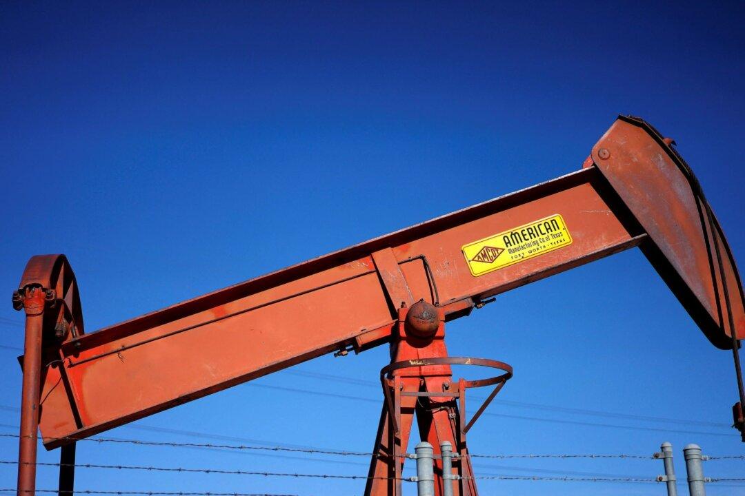 Oil Prices Rise but Omicron Worries Linger