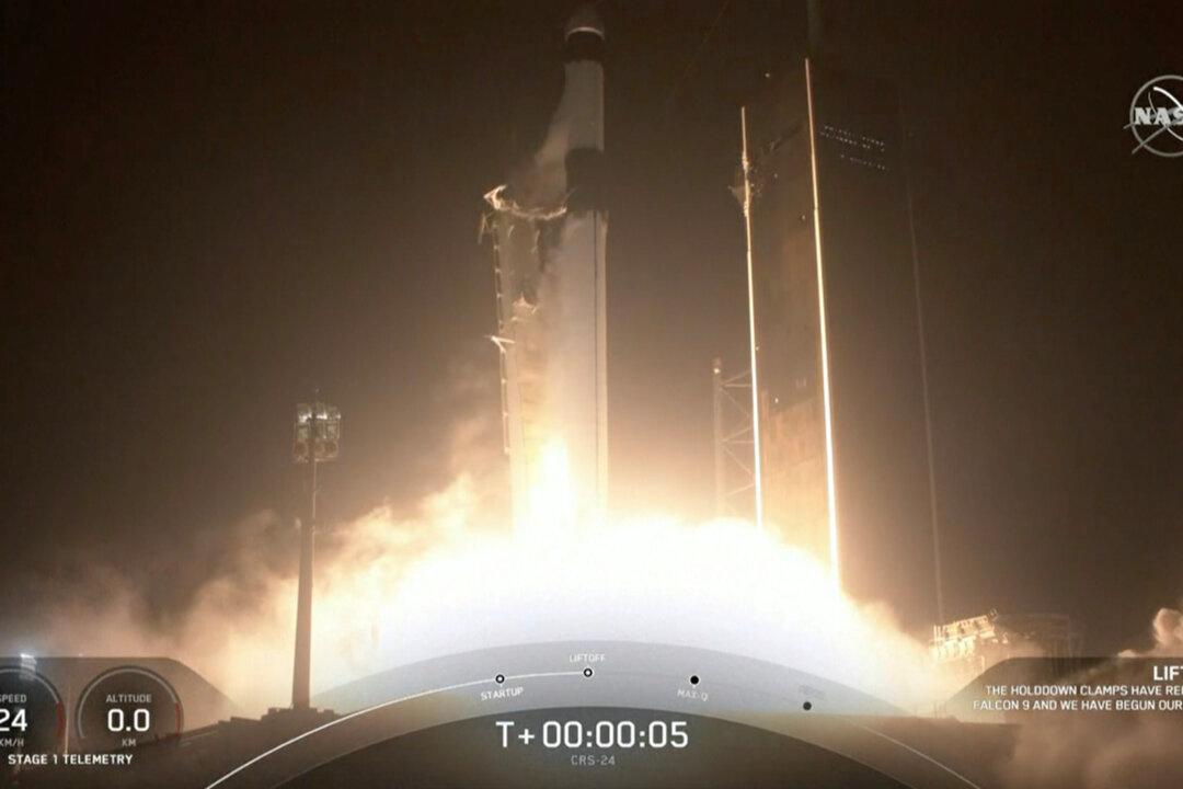 SpaceX Launches Christmas Presents, Supplies to Station