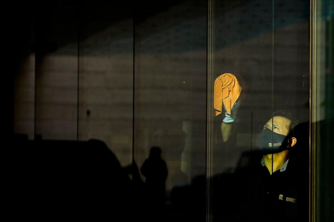 Ottawa Expands Support Program Eligibility for Workers, Businesses Amid New COVID Restrictions