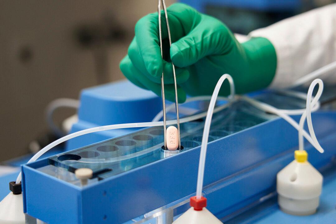 Researchers Concerned CCP Virus Will Develop Resistance to New Pfizer, Merck Pills