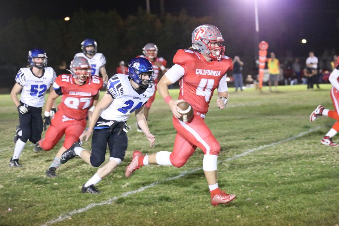 Deaf Football Team With Near-Perfect Record Become Local Celebrities