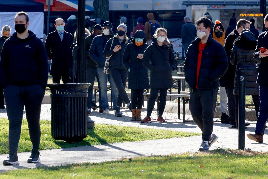 DC Mayor Imposes COVID-19 Vaccine Requirement for Restaurants, Bars, Gyms