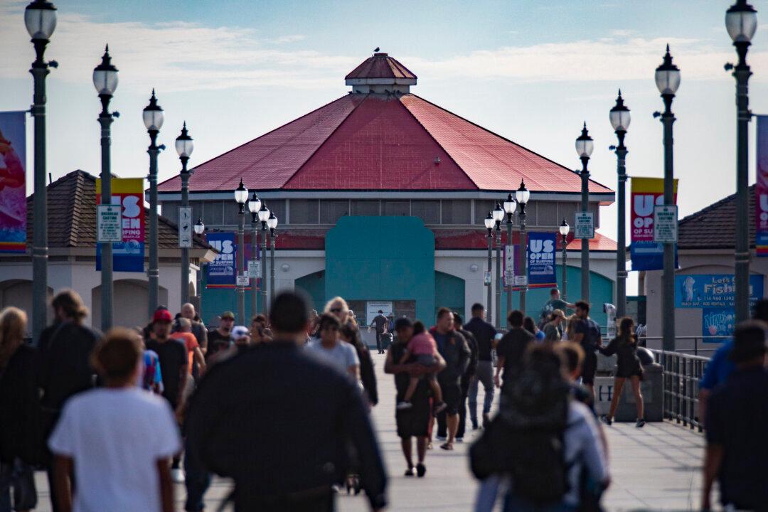 New Seafood Restaurant Claims Former Ruby’s Diner Site at Huntington Beach Pier