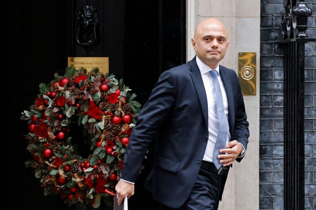 UK Health Chief Welcomes Studies Showing Omicron Causes Less Severe Illness