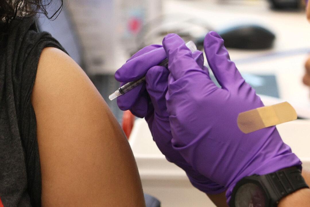 Florida Court Blocks Biden Vaccine Mandate for Federal Contractors