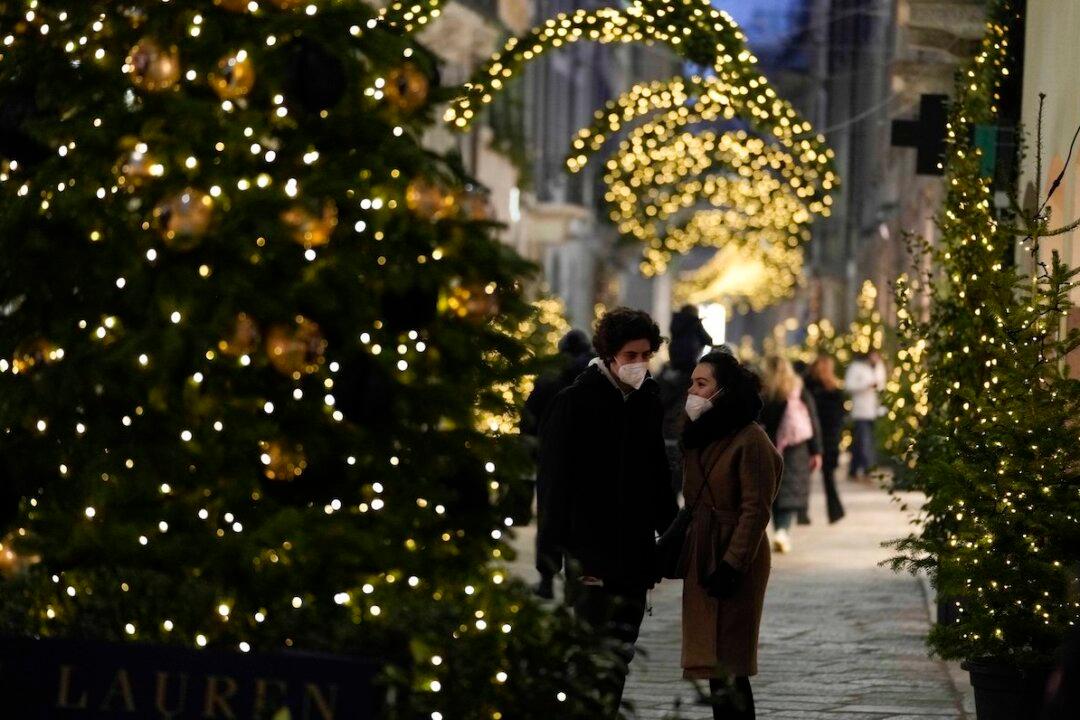 Greece, Italy, Spain Reimpose Outdoor Mask Mandates, Increase Restrictions, Citing Omicron