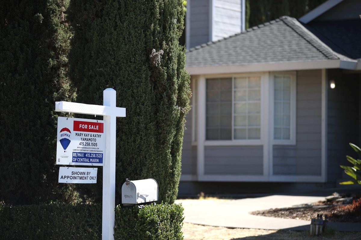 Mortgage Applications Decline as Interest Rates Rise