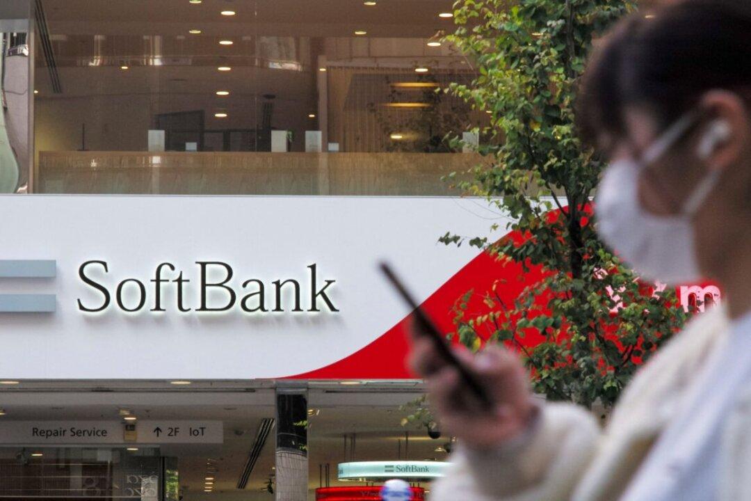 SoftBank Faces Investment Difficulty in China as US Bans Chinese Military Firms