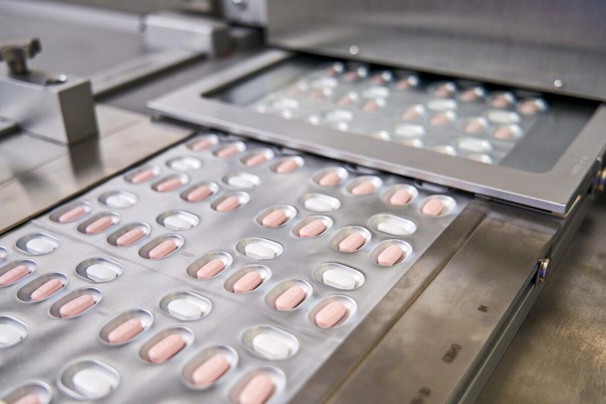 COVID Antiviral Pills Cause Life-Threatening Reactions When Used With Many Common Meds: FDA