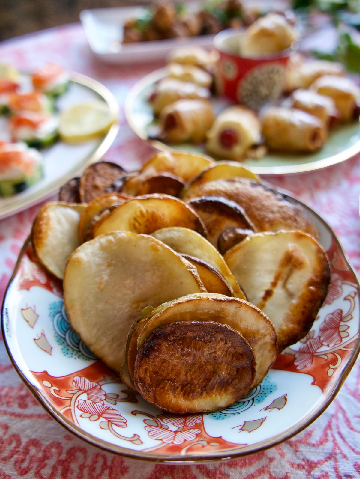 Homemade potato chips offer endless possibilities for seasoning and dipping. (Victoria de la Maza)
