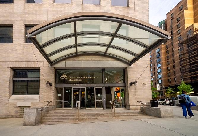 Maoist Thought in Medical School