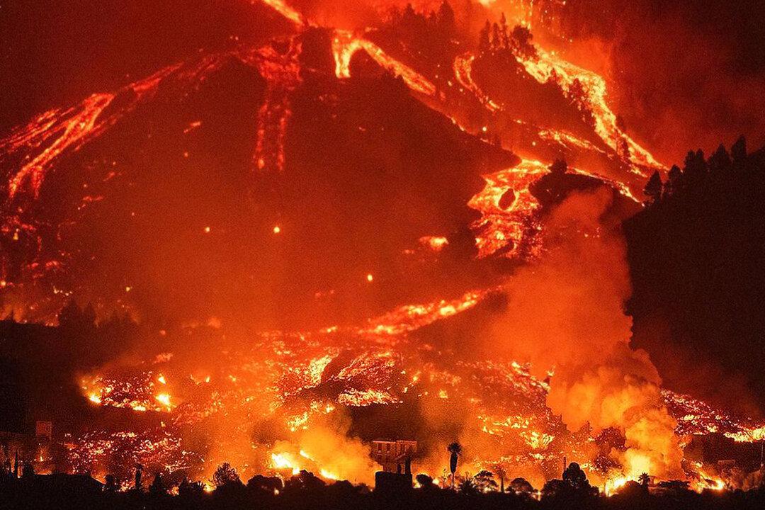 Photographer in ‘Emotional Shock’ Captures Volcanic Eruption That Lasted 3 Months on the Island of La Palma