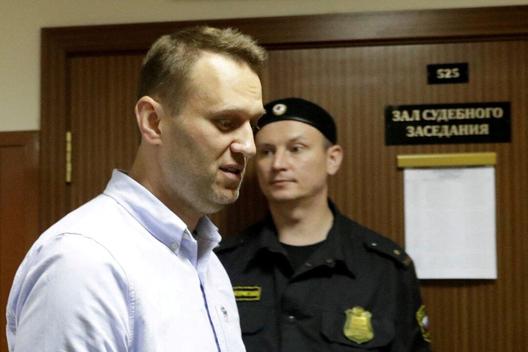 Russia Detains Two Allies of Opposition Leader Navalny