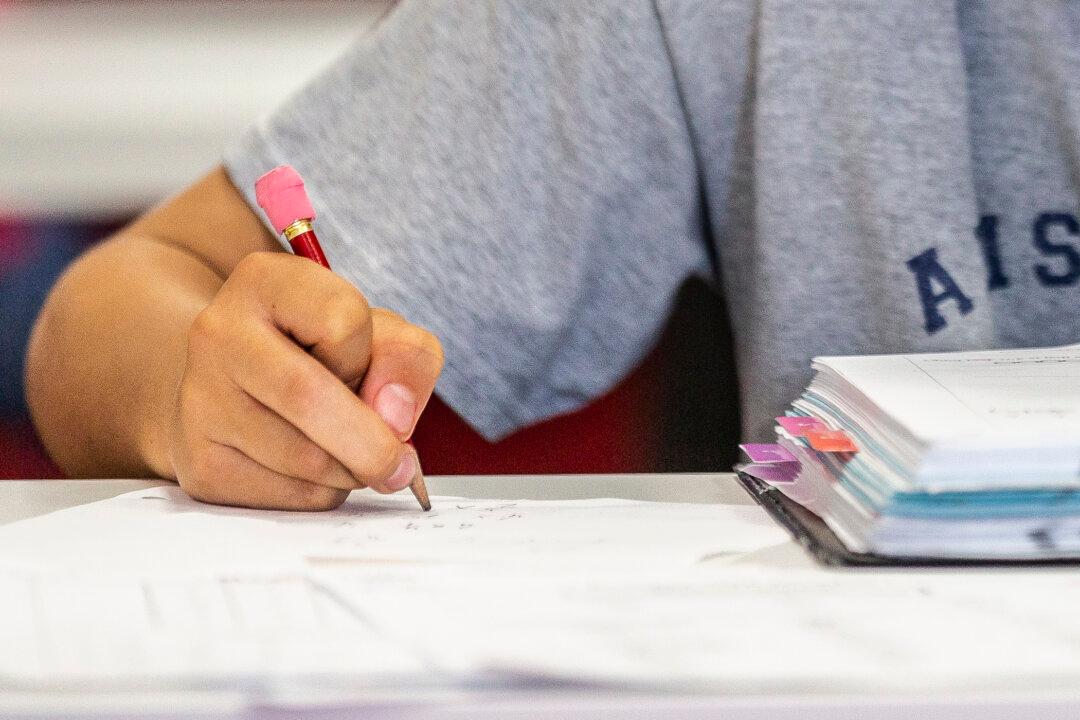 The Vanishing: US Public Schools’ Fast-Dissolving Education Standards