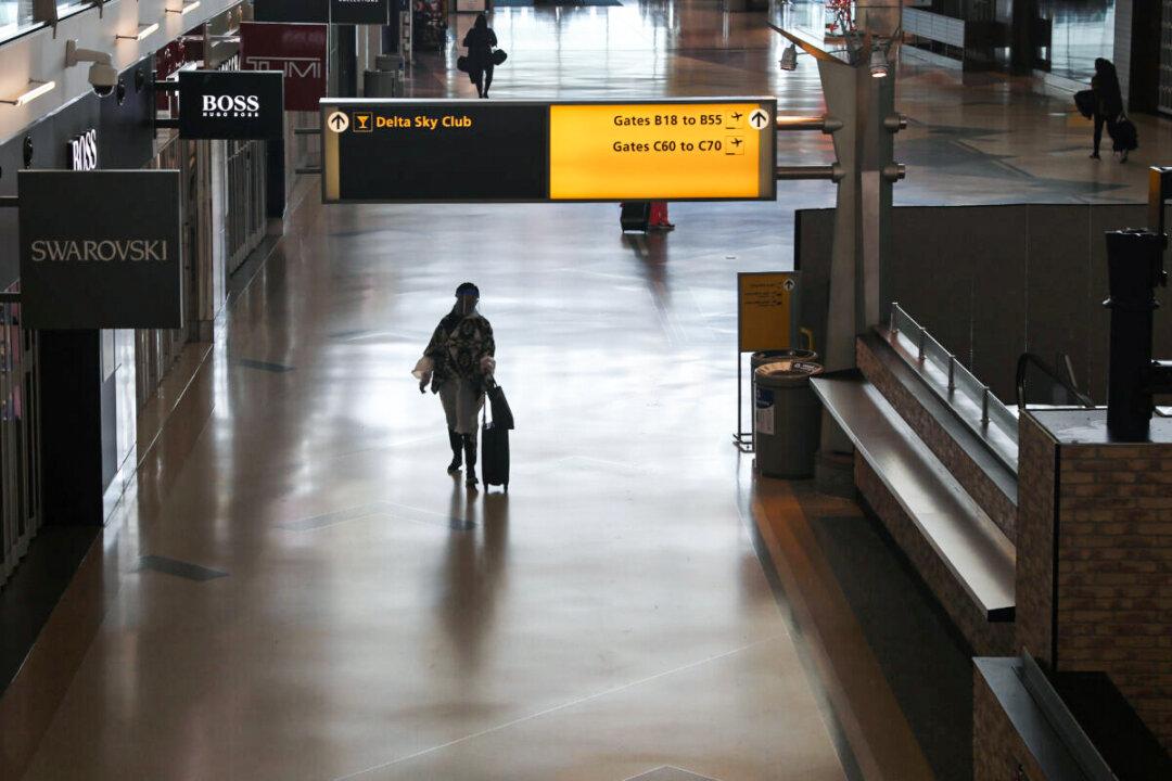 US Airline Stocks Claw Back Losses From Omicron Travel Hit