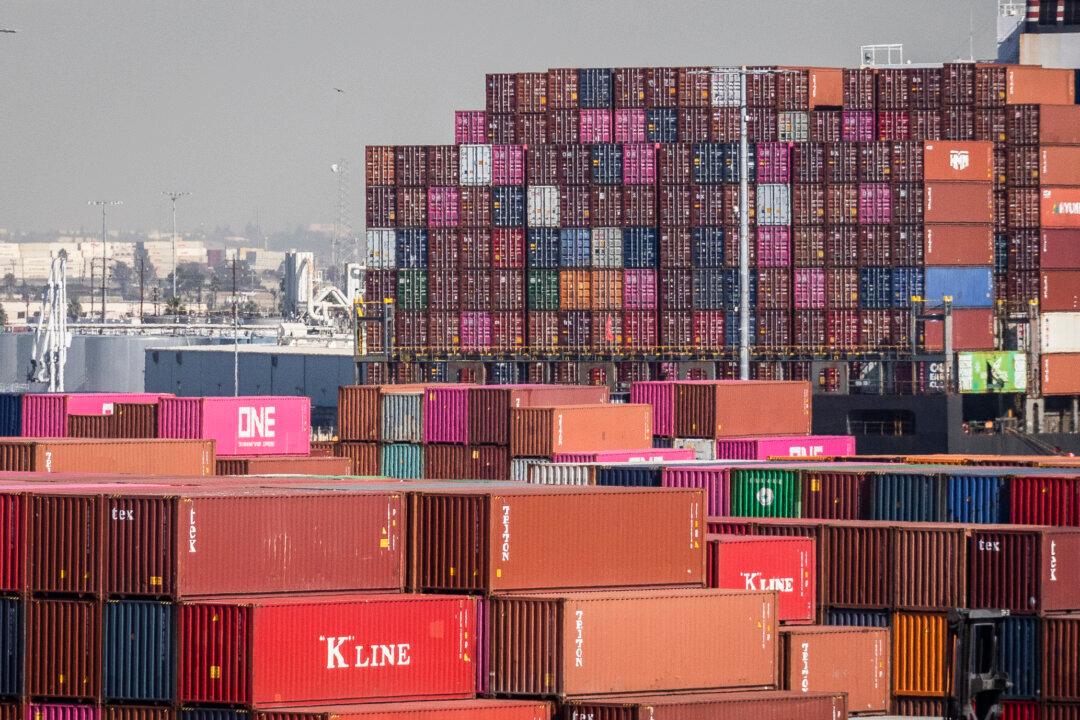 Containers Linger at LA Ports More Than A Week Before Shipping