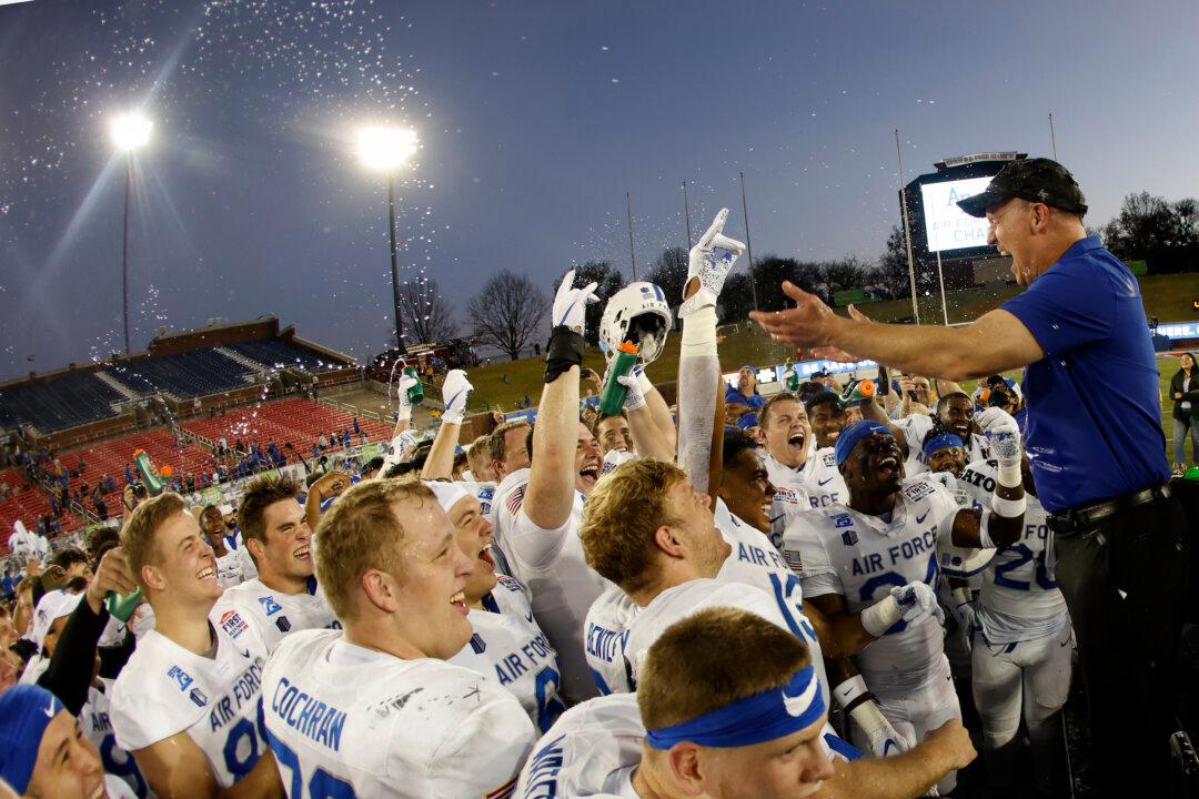 Air Force Holds Off Louisville in First Responder Bowl 31–28
