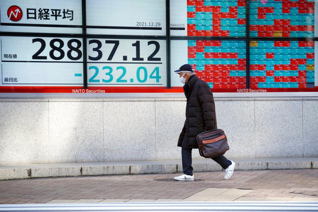 Asia Shares Slip as Investors Ready for End of 2021