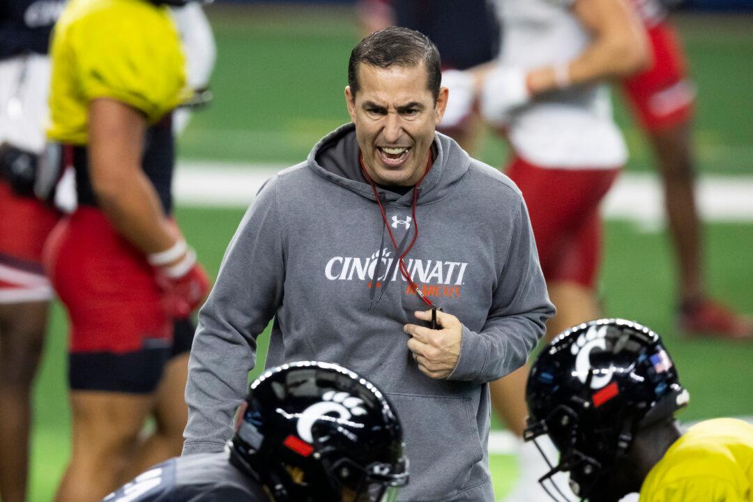 Breakthrough Bearcats Ready for CFP Semi Against Champ Bama