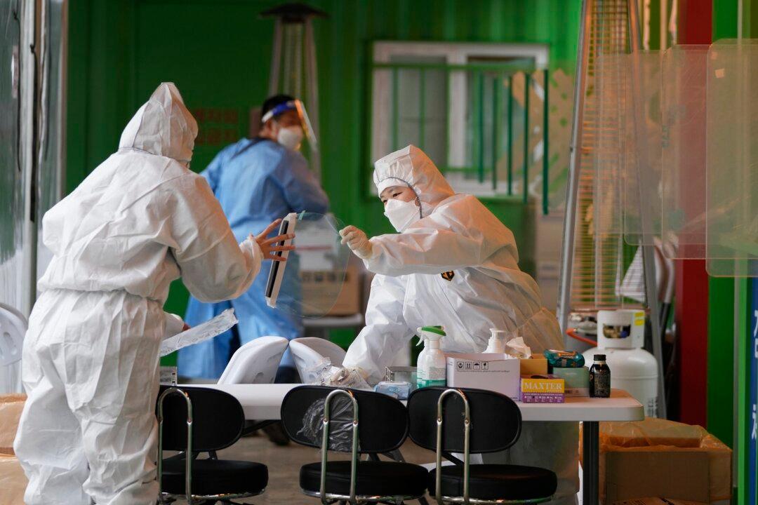 WHO: Global COVID Cases up 11 Percent Last Week, Omicron Risk High