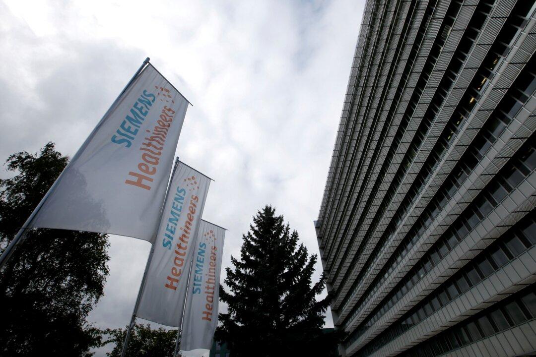 US Regulators Clear New Rapid COVID-19 Test Amid Widespread Shortages