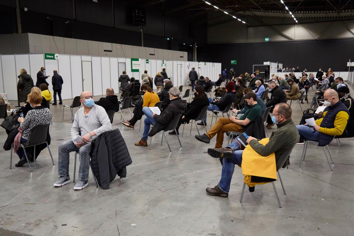 COVID-19 Booster Shots Could Limit Europe’s Hospital Cases, Says ECDC