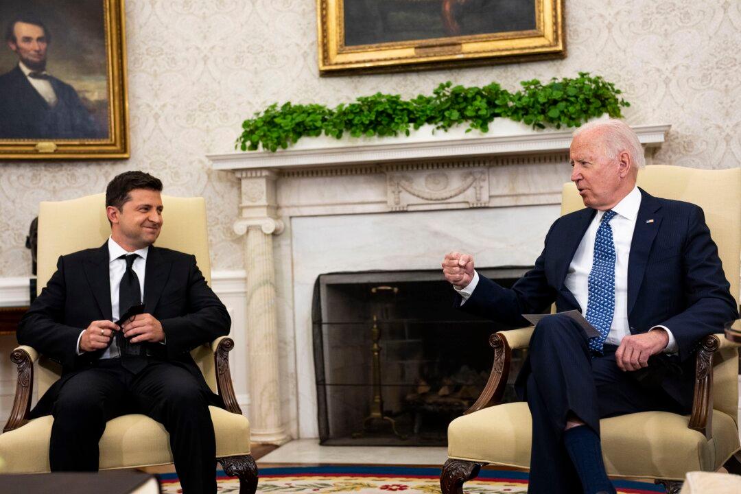 Biden Speaks With Ukraine Leader, Says US Will Respond ‘Swiftly and Decisively’
