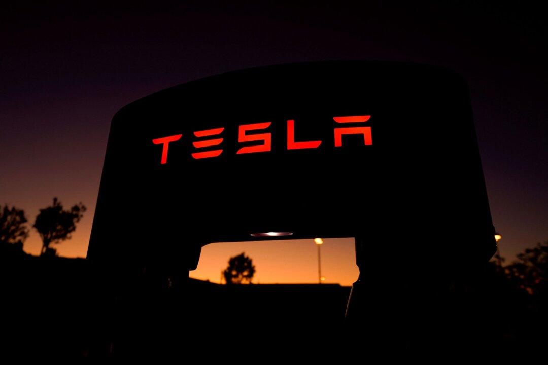 Tesla’s Bumper Delivery Numbers Light up Shares