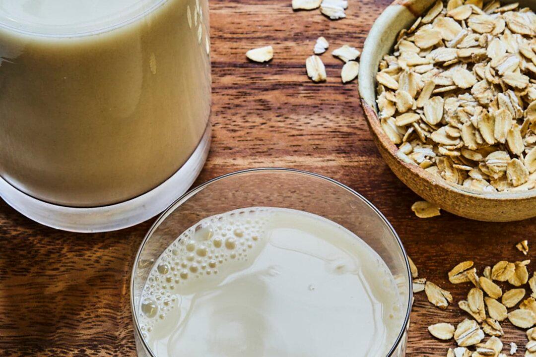 This Homemade Oat Milk Takes 5 Minutes to Make